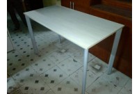 Thanh Lý Bàn Làm Việc Chân Sắt 1m2
